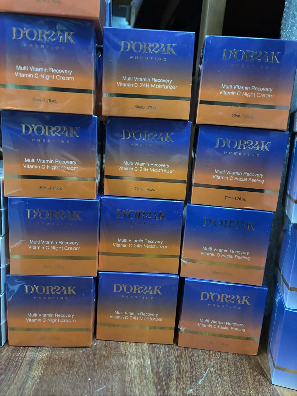 Coach Cashin Carry & 2 Luxury Skincare & Beauty Items Event - Picture 9 of 15